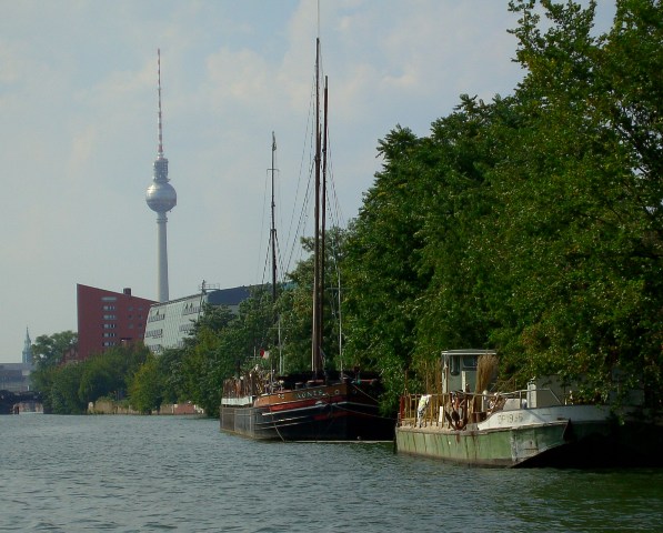 Museumsschiffe und Berliner Fernsehturm - Foto: Stefan Schneider