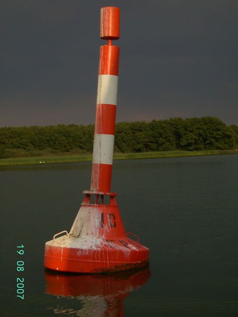 Fahrwassertonne auf dem Schweriner See - Foto: Stefan Schneider