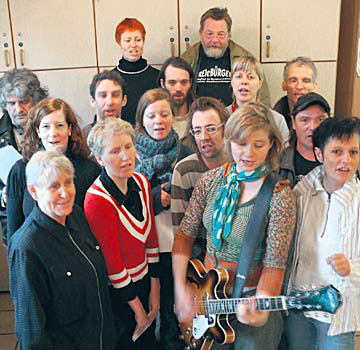 Erste öffentliche Probe des Bettlerchors im Dezember 2008 im Ferdinan-Weiß-Haus in Freiburg, Bettleroper Freiburg - Foto: Maurice Korbel