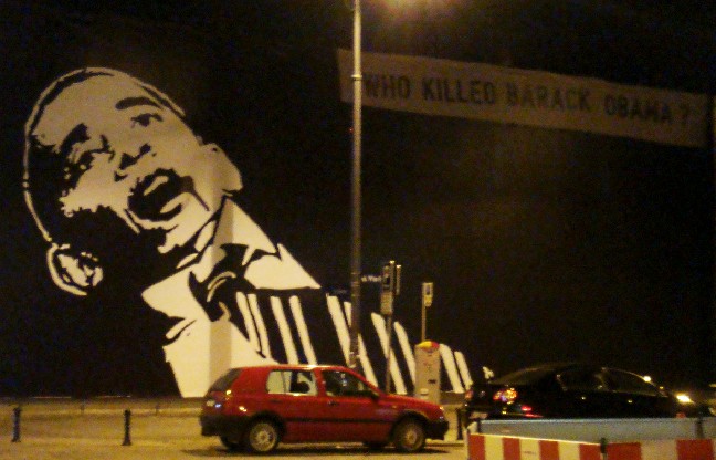 Who killed Barack Obama - Wandbild, gesehen in Wroclaw - Foto: Stefan Schneider