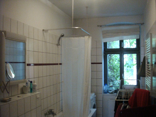 Bad mit Duschvorhang
