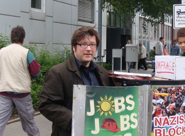 Stefan Senkel vor dem JobCenter Pankow - Foto: Stefan Schneider