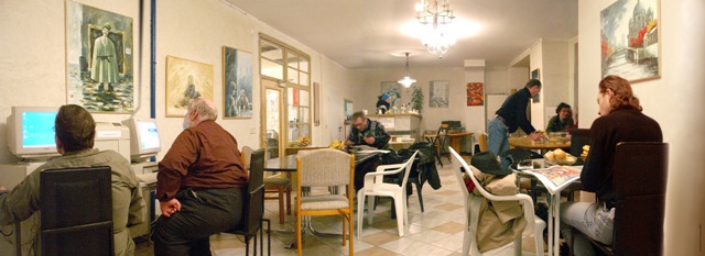 Gastraum im Treffpunkt Kaffee Bankrott mit Ausstellung - Foto: Peter Woelck